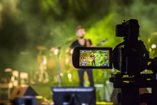 Equipo de cámaras y micrófonos para filmación de eventos